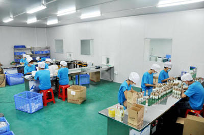 清遠(yuǎn)化妝品流水線工作臺